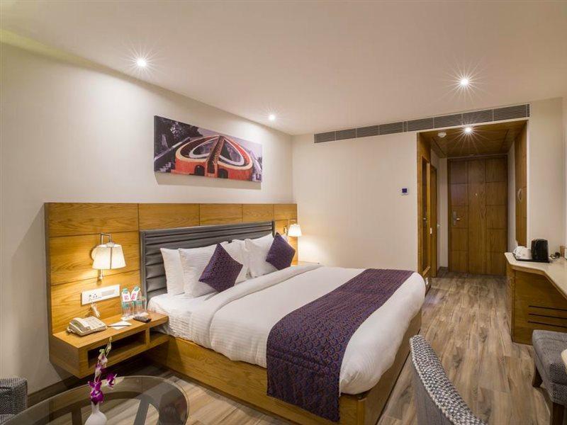 รีเจนตา เซ็นทรัล คาสเซีย ซิรักปุระ จันทิครห์ Hotel Zirakpur ภายนอก รูปภาพ