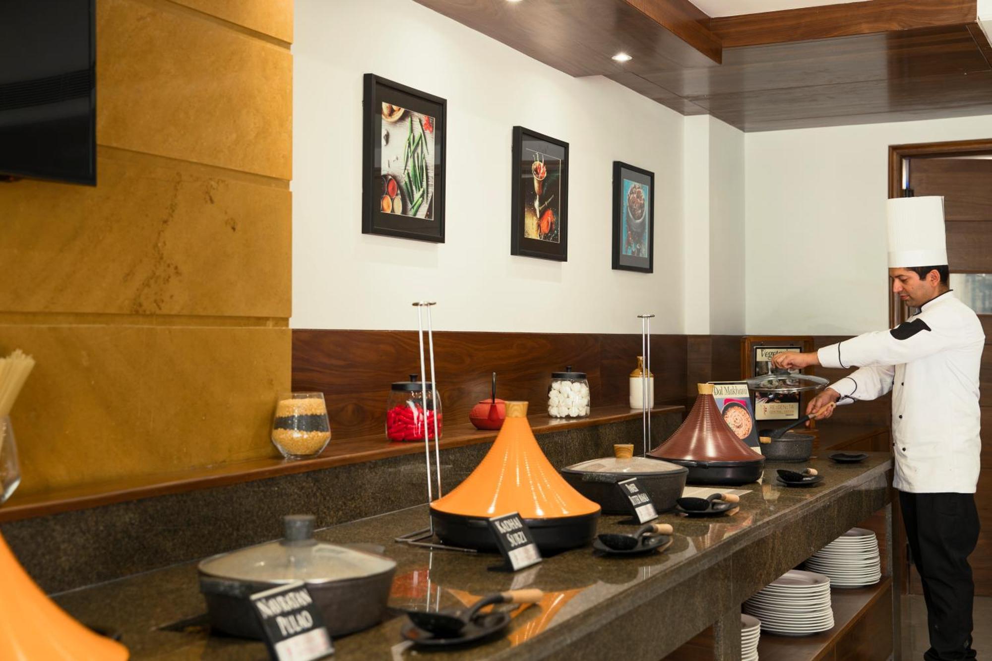 รีเจนตา เซ็นทรัล คาสเซีย ซิรักปุระ จันทิครห์ Hotel Zirakpur ภายนอก รูปภาพ