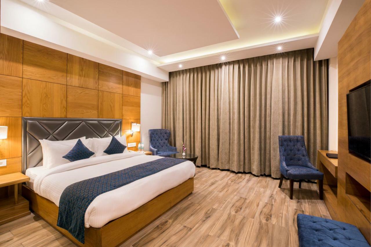 รีเจนตา เซ็นทรัล คาสเซีย ซิรักปุระ จันทิครห์ Hotel Zirakpur ภายนอก รูปภาพ