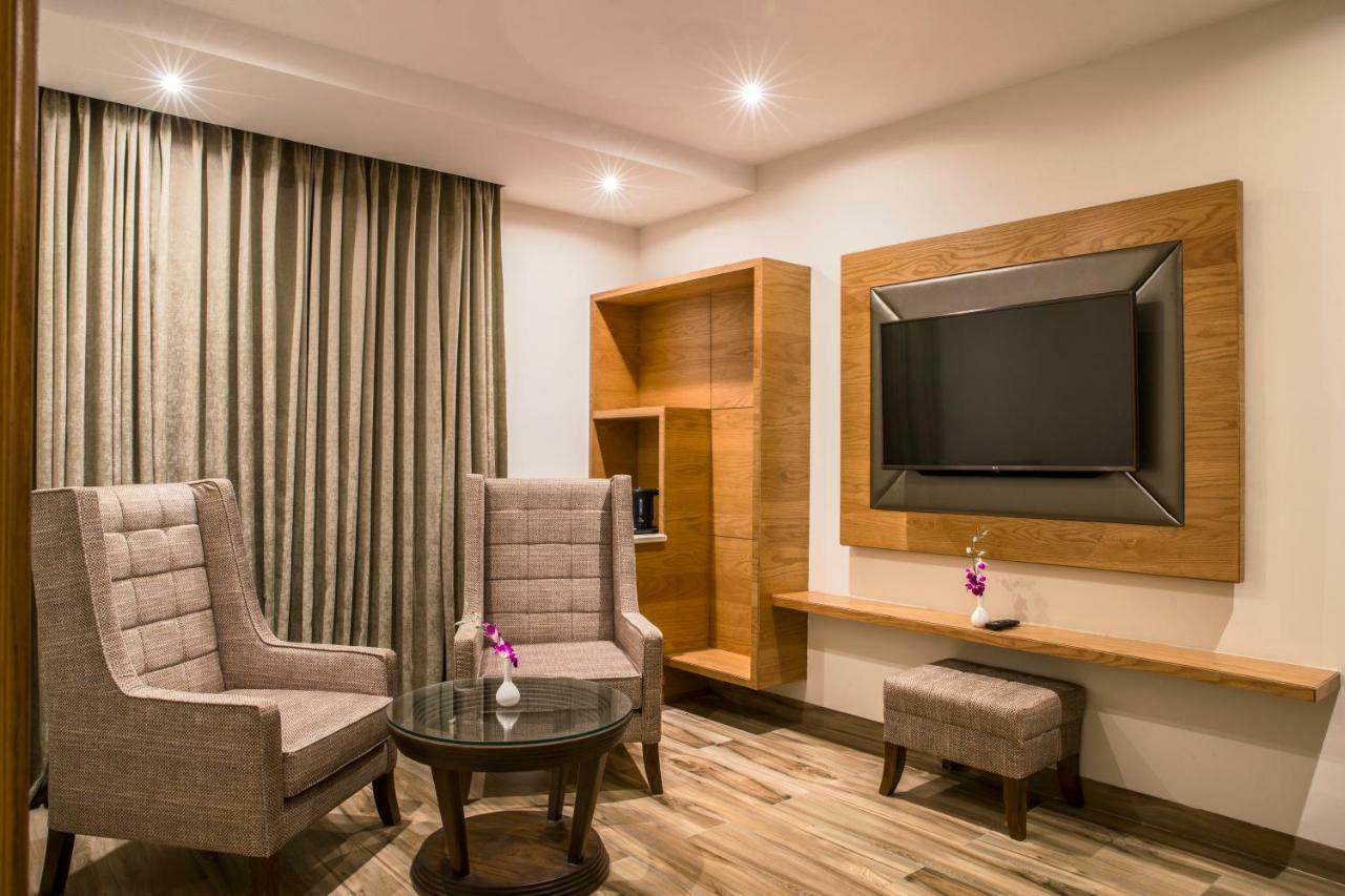 รีเจนตา เซ็นทรัล คาสเซีย ซิรักปุระ จันทิครห์ Hotel Zirakpur ภายนอก รูปภาพ