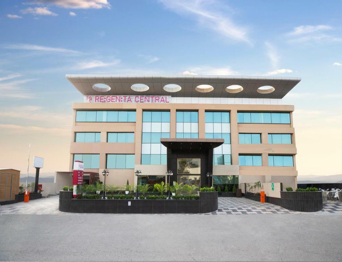 รีเจนตา เซ็นทรัล คาสเซีย ซิรักปุระ จันทิครห์ Hotel Zirakpur ภายนอก รูปภาพ