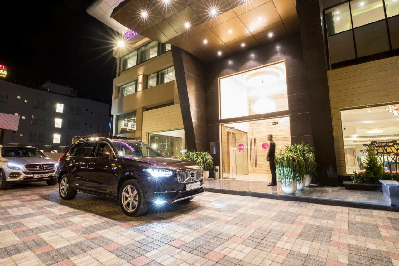 รีเจนตา เซ็นทรัล คาสเซีย ซิรักปุระ จันทิครห์ Hotel Zirakpur ภายนอก รูปภาพ
