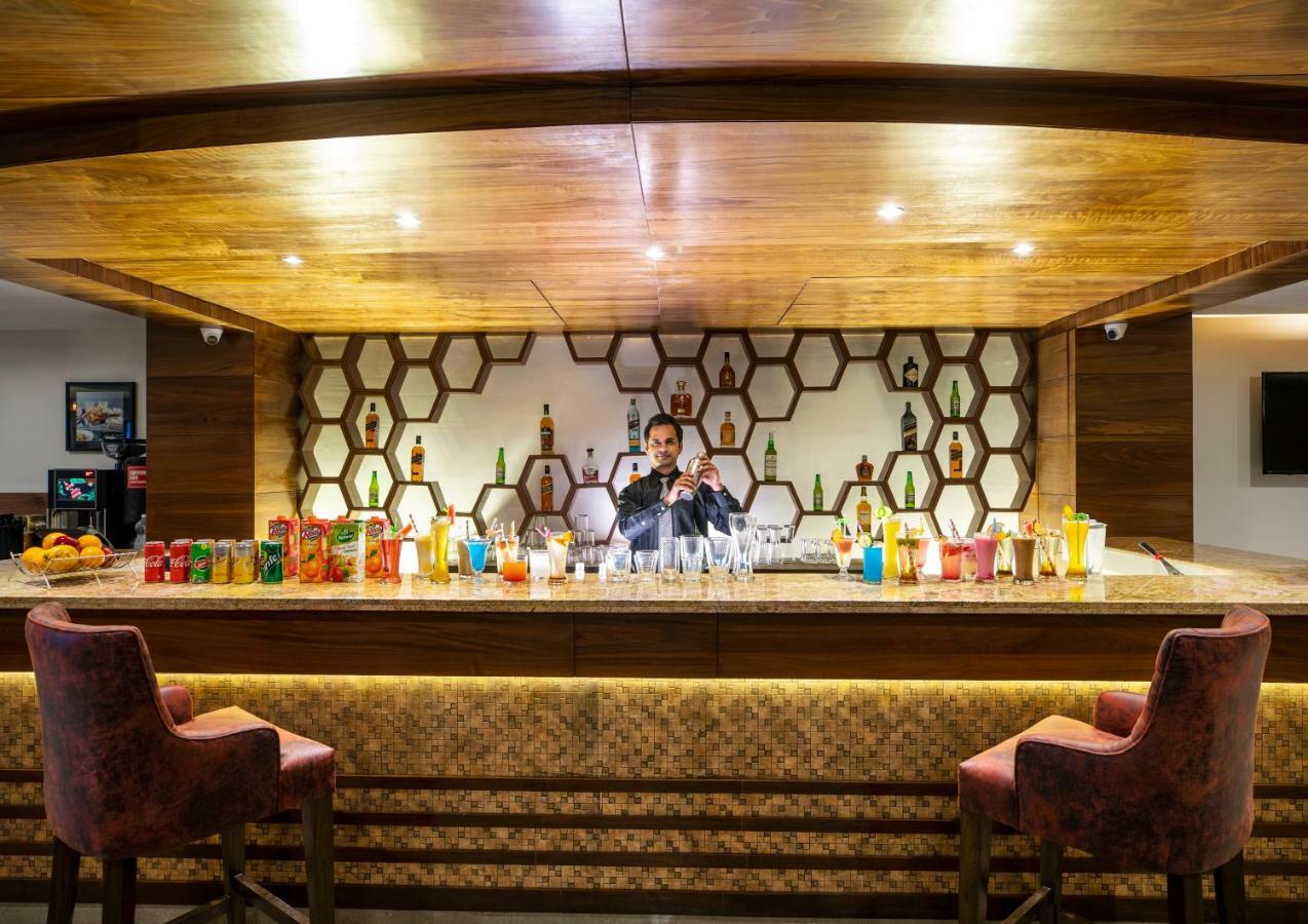 รีเจนตา เซ็นทรัล คาสเซีย ซิรักปุระ จันทิครห์ Hotel Zirakpur ภายนอก รูปภาพ