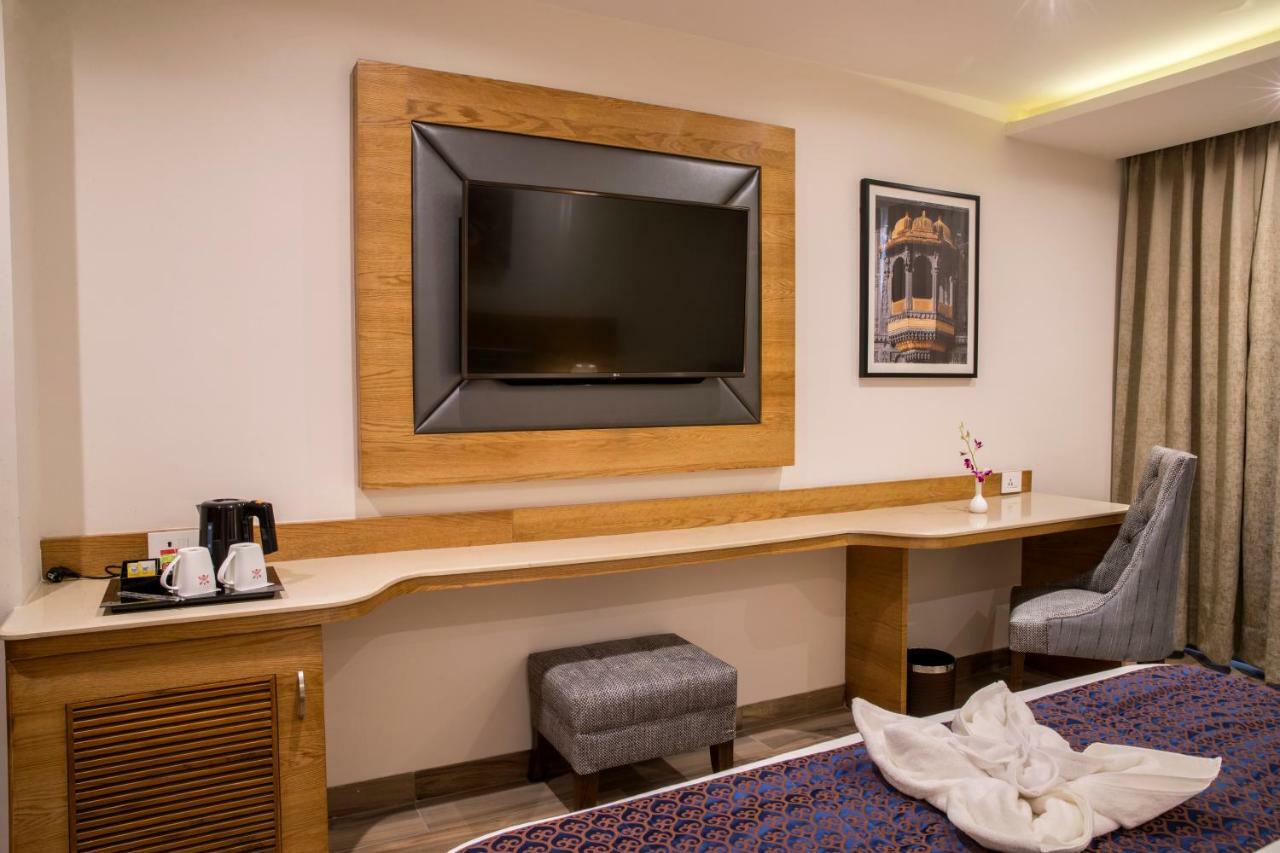 รีเจนตา เซ็นทรัล คาสเซีย ซิรักปุระ จันทิครห์ Hotel Zirakpur ภายนอก รูปภาพ